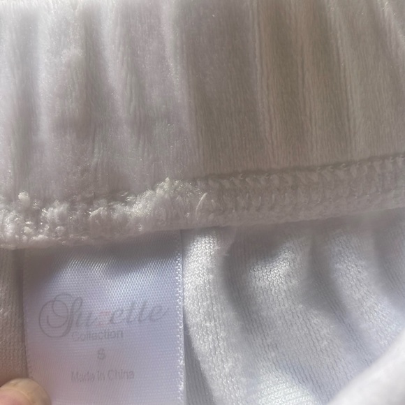 Small shorts white soft fuzzy - Picture 2 of 5